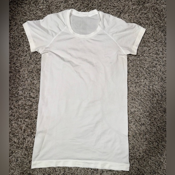 Lululemon Swiftly Tech Short Sleeve 2.0 size 6 - Picture 5 of 9